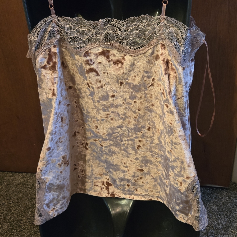 Lauren Conrad mauve crushed velvet & lace stretch camisole szM NWOT - Picture 5 of 6